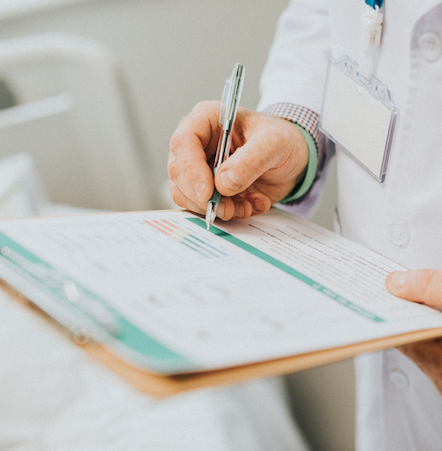 Arzt schreibt Rezept